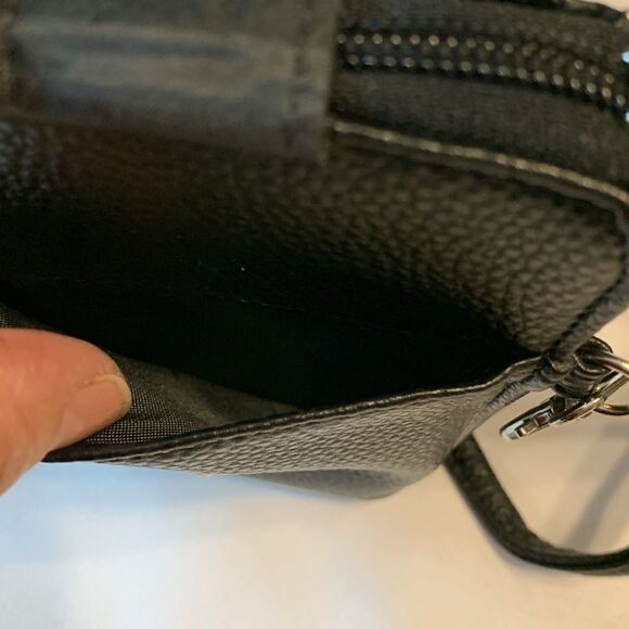 Black Crossbody/Wristlet. Great small bag to take shopping - Picture 6 of 8